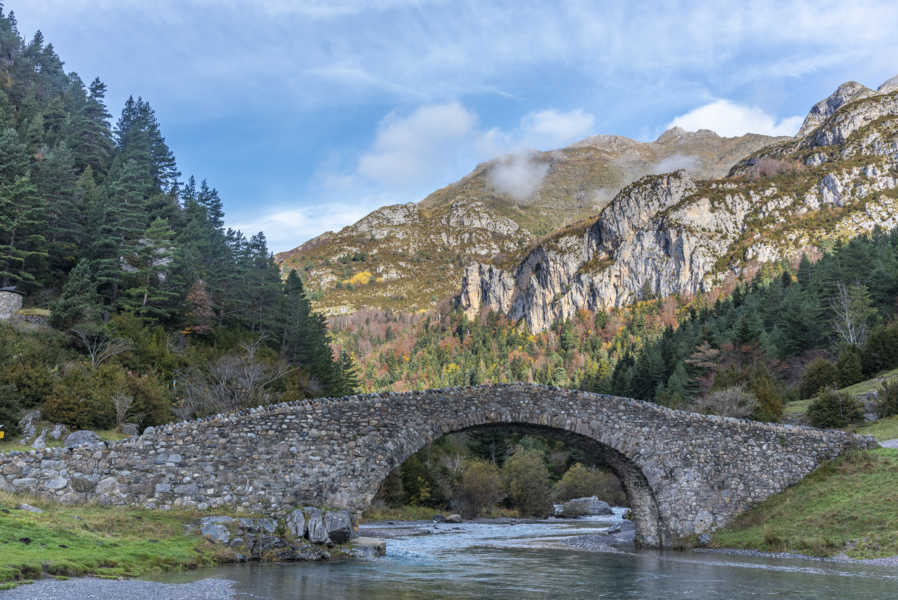 Huesca - valle de Bujaruelo 01 - puente de San Nicolás de Bujaruelo.jpg
